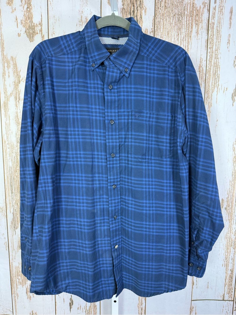 Ariat Pro Series, Blue Plaid Classic Fit Button Down Shirt. Size Medium.
